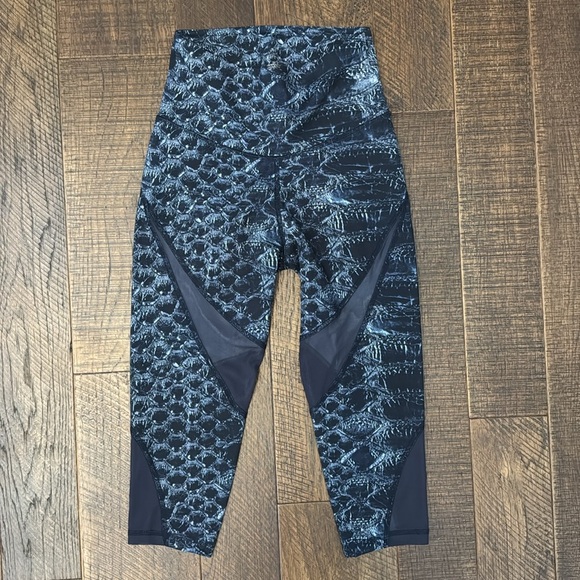 Varley Women’s Bundle of Leggings and Sports Bras Set of 4 - Picture 6 of 11